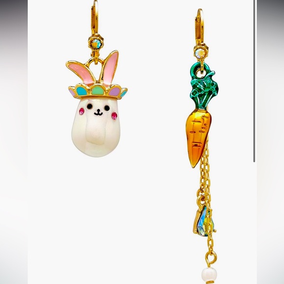 New Betsey Johnson Pearl Critters Bunny & Carrot Mismatch Drop Earrings - Picture 6 of 10